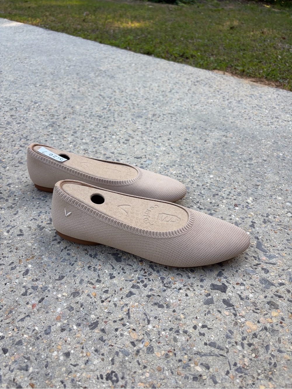 Vivaia tan almond women’s slip on knit ballet flats new in box - Picture 3 of 4
